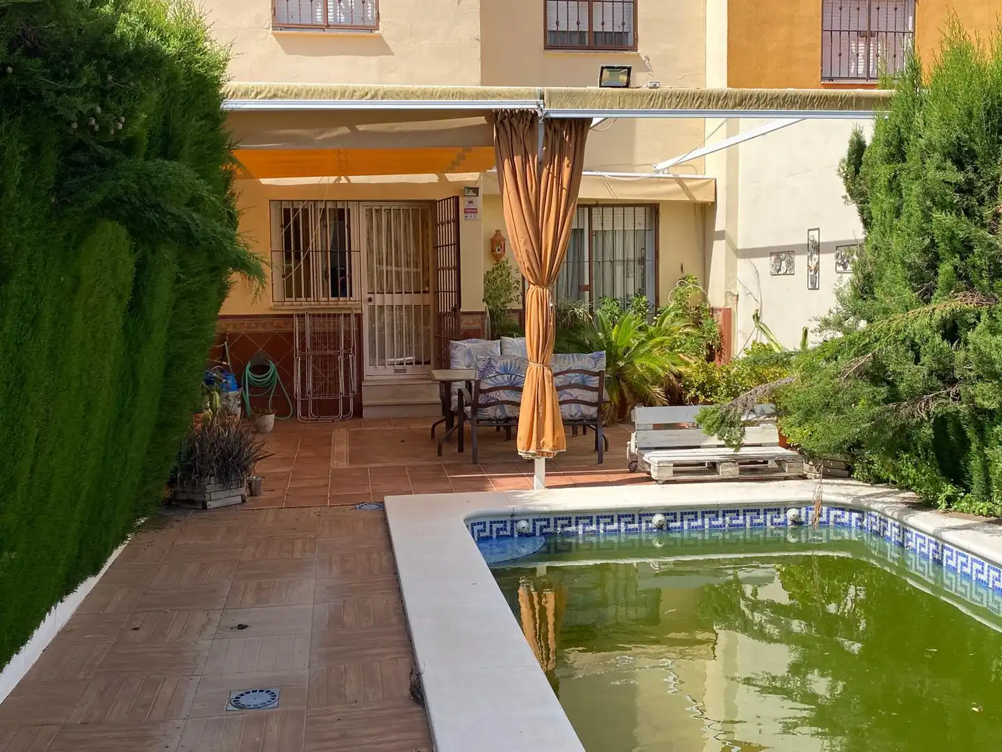 Piscina de Casa adosada en venta en Castilleja de Guzmán con Aire acondicionado, Terraza y Piscina