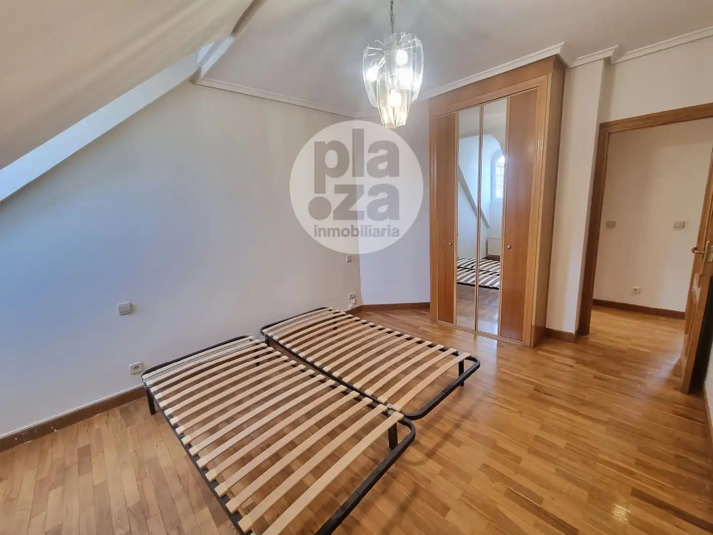 Habitación de Ático de alquiler en Burgos con Calefacción, Terraza y Trastero