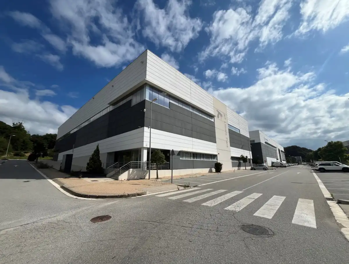 Außenansicht von Fabrikhallen zur Miete in Llinars del Vallès