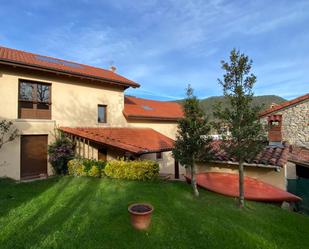 Vista exterior de Casa o xalet en venda en Val de San Vicente  amb Jardí privat, Terrassa i Traster