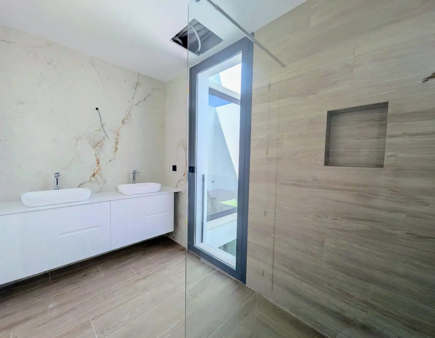 Baño de Casa adosada en venta en L'Alfàs del Pi con Aire acondicionado, Calefacción y Jardín privado