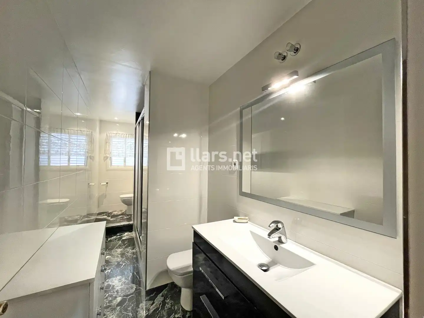 Badezimmer von Wohnung zur Miete in Vilanova i la Geltrú mit Heizung