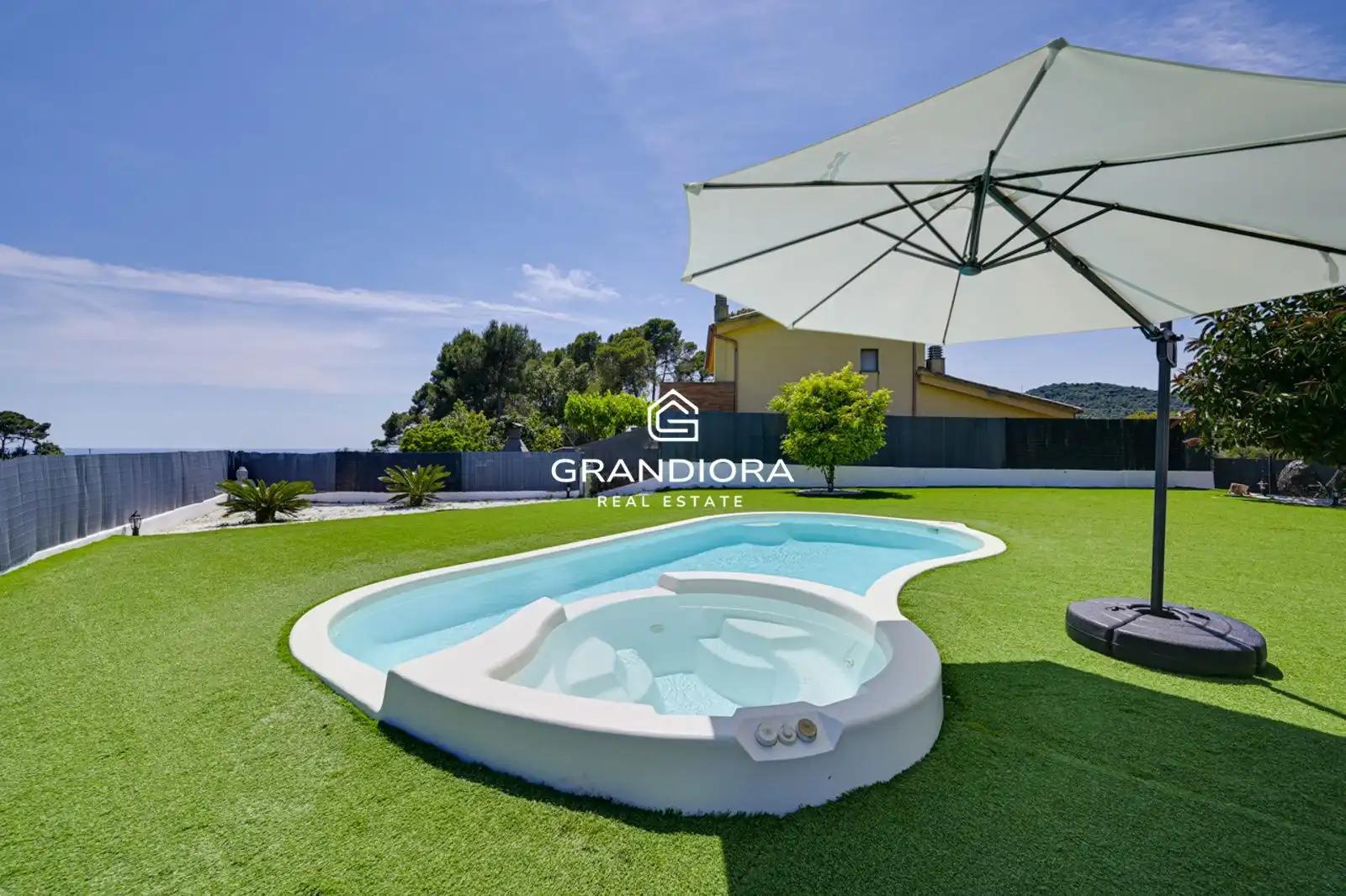 Piscina de Casa o xalet en venda en Santa Susanna amb Aire condicionat, Terrassa i Traster