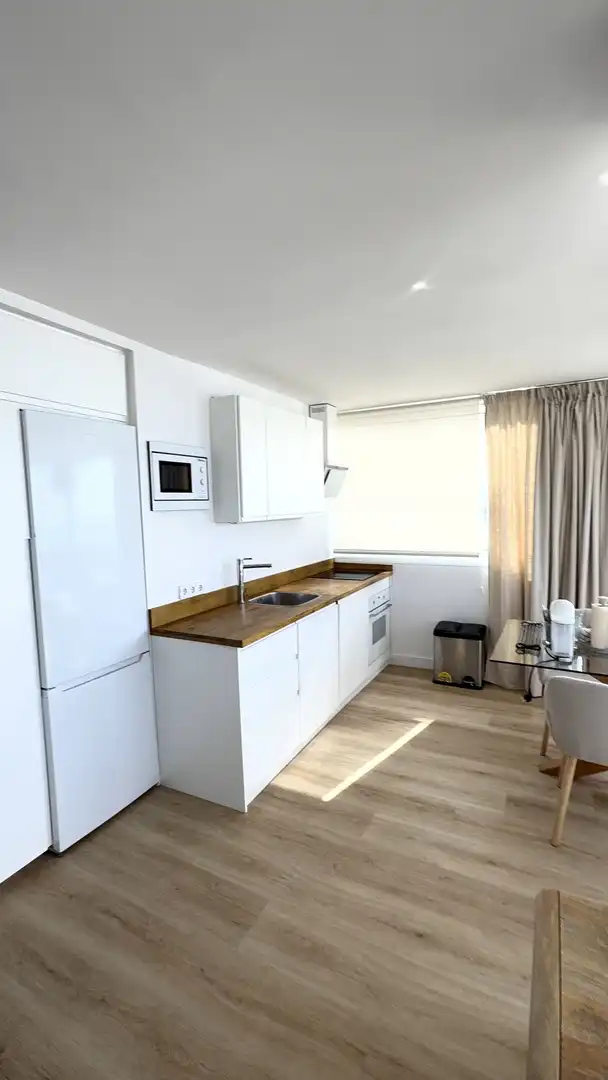 Cuina de Apartament de lloguer en Marbella amb Aire condicionat, Calefacció i Piscina