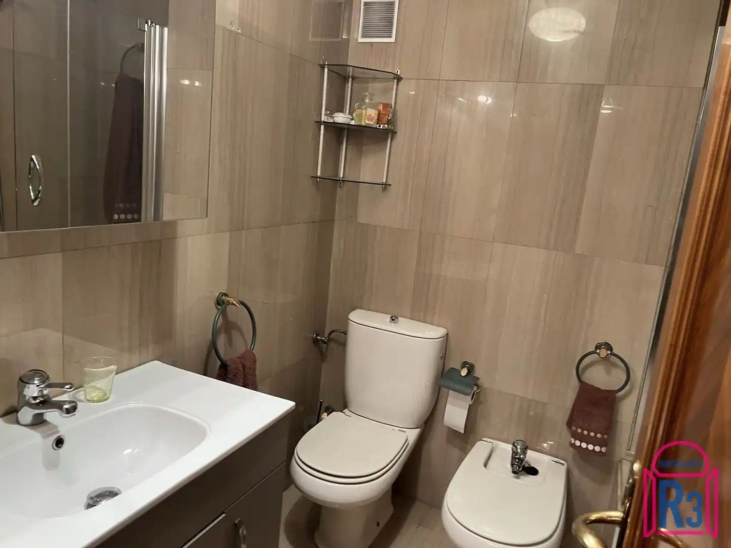 Bany de Dúplex en venda en León Capital  amb Calefacció, Terrassa i Traster