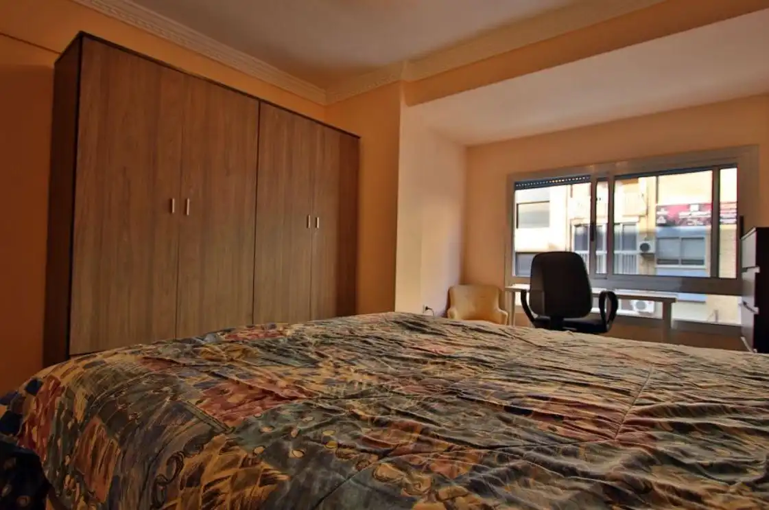 Schlafzimmer von Wohnung zur Miete in Valencia mit Möbliert