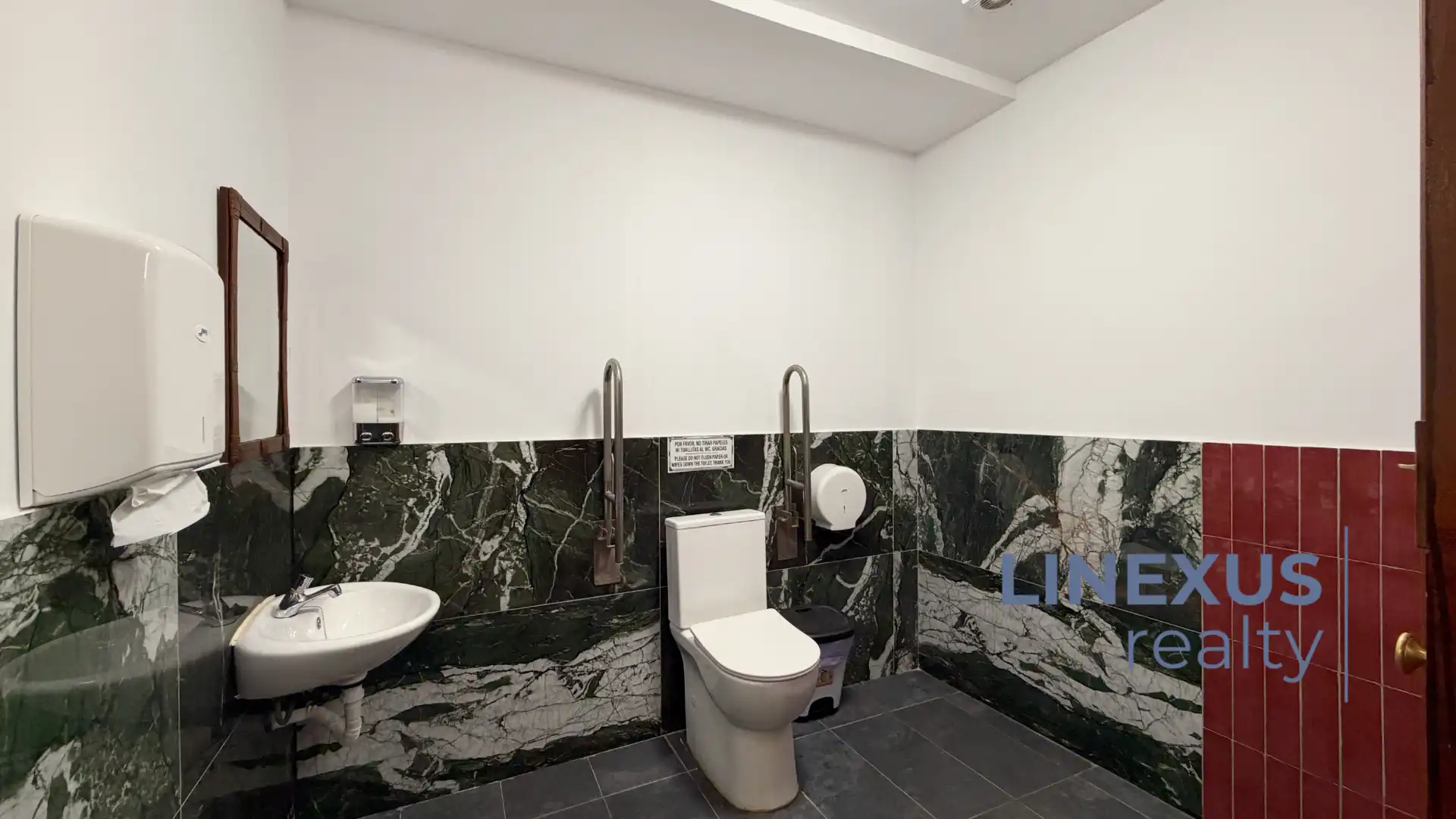 Bathroom of Commercial properties for transfer in Las Palmas de Gran Canaria  with Terrace, Furnished and Internet