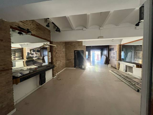 Local comercial en Venta en Carrer de Mossèn Jaume Soler i Puigvert en La Gavarra