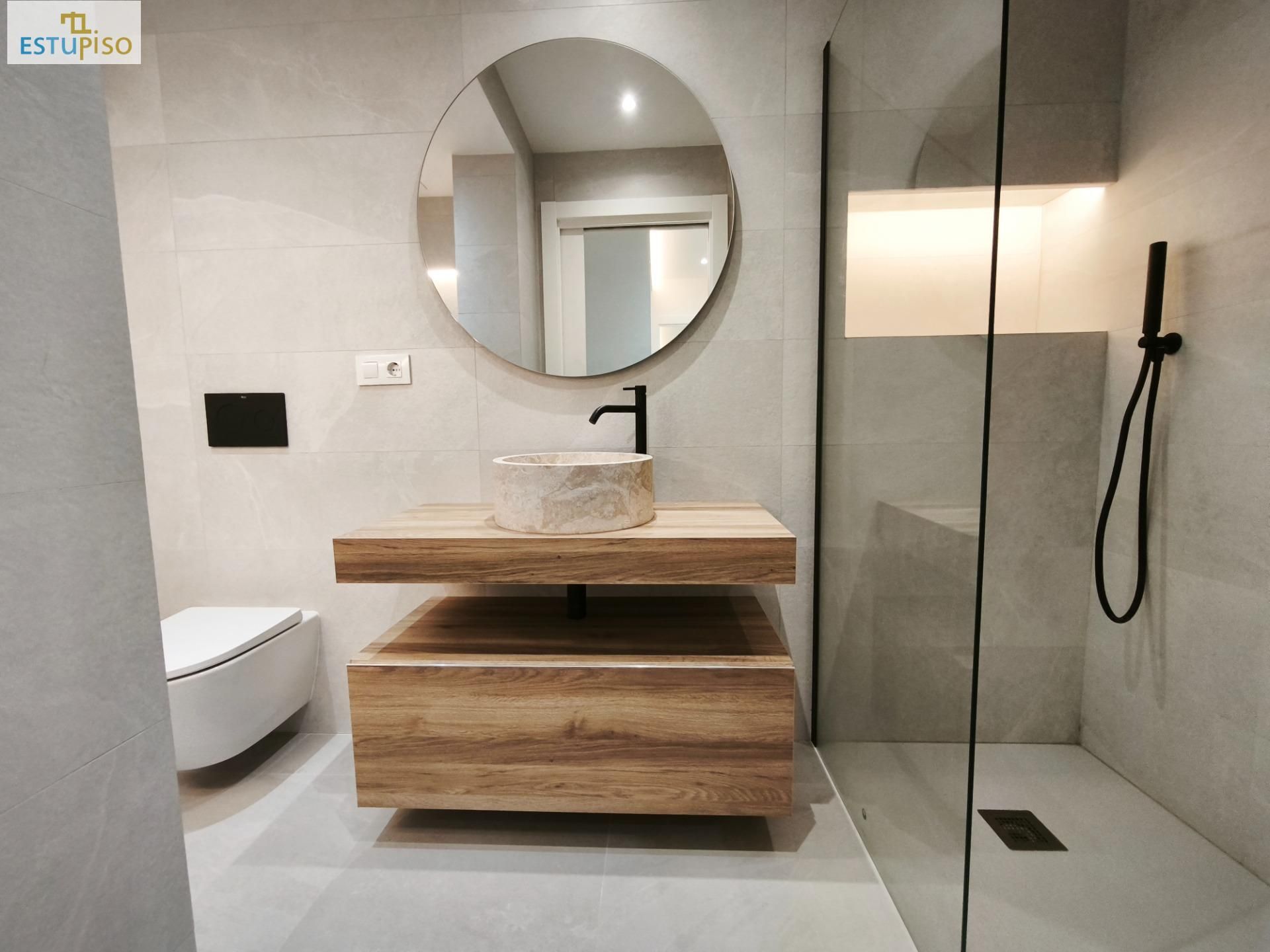 Piso en venta en Calle REYES DE NAVARRA, Zaramaga