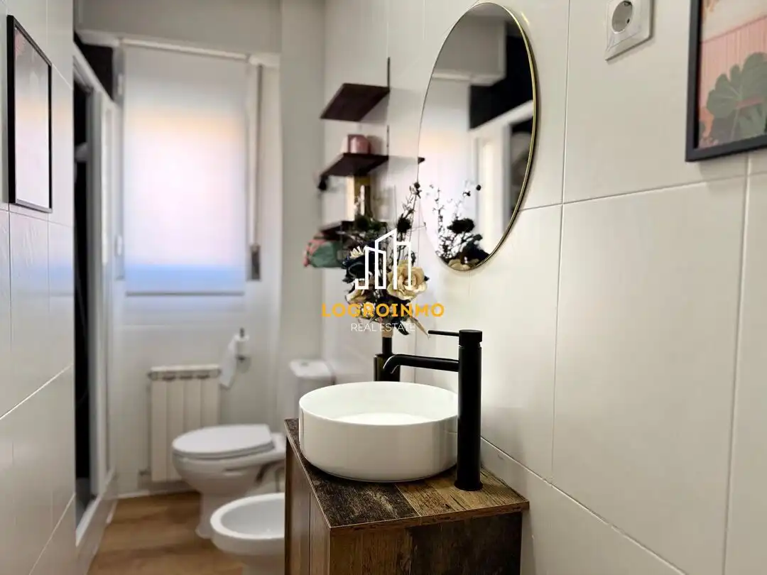 Baño de Piso en venta en  Logroño con Calefacción, Trastero y Amueblado
