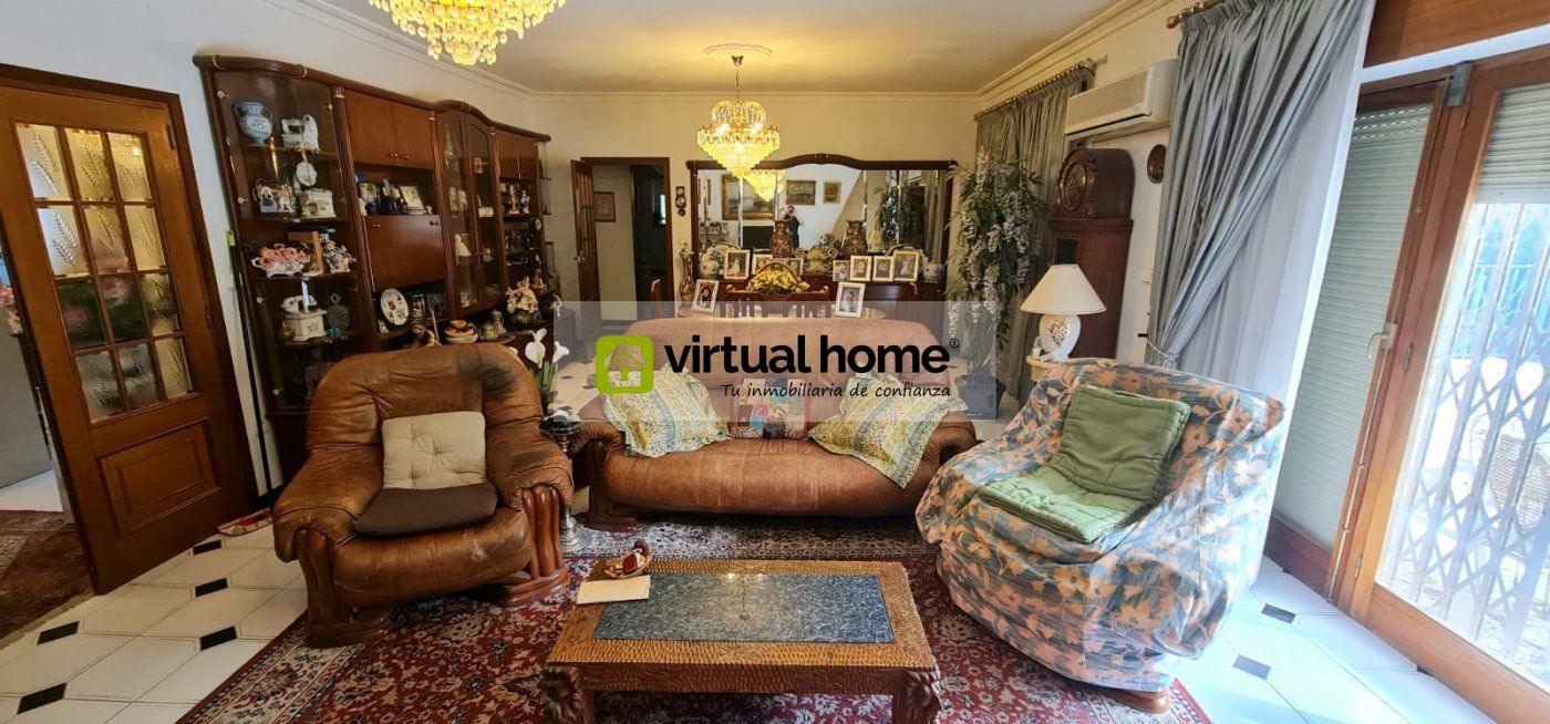 Sala d'estar de Casa o xalet en venda en Benidorm amb Traster i Piscina