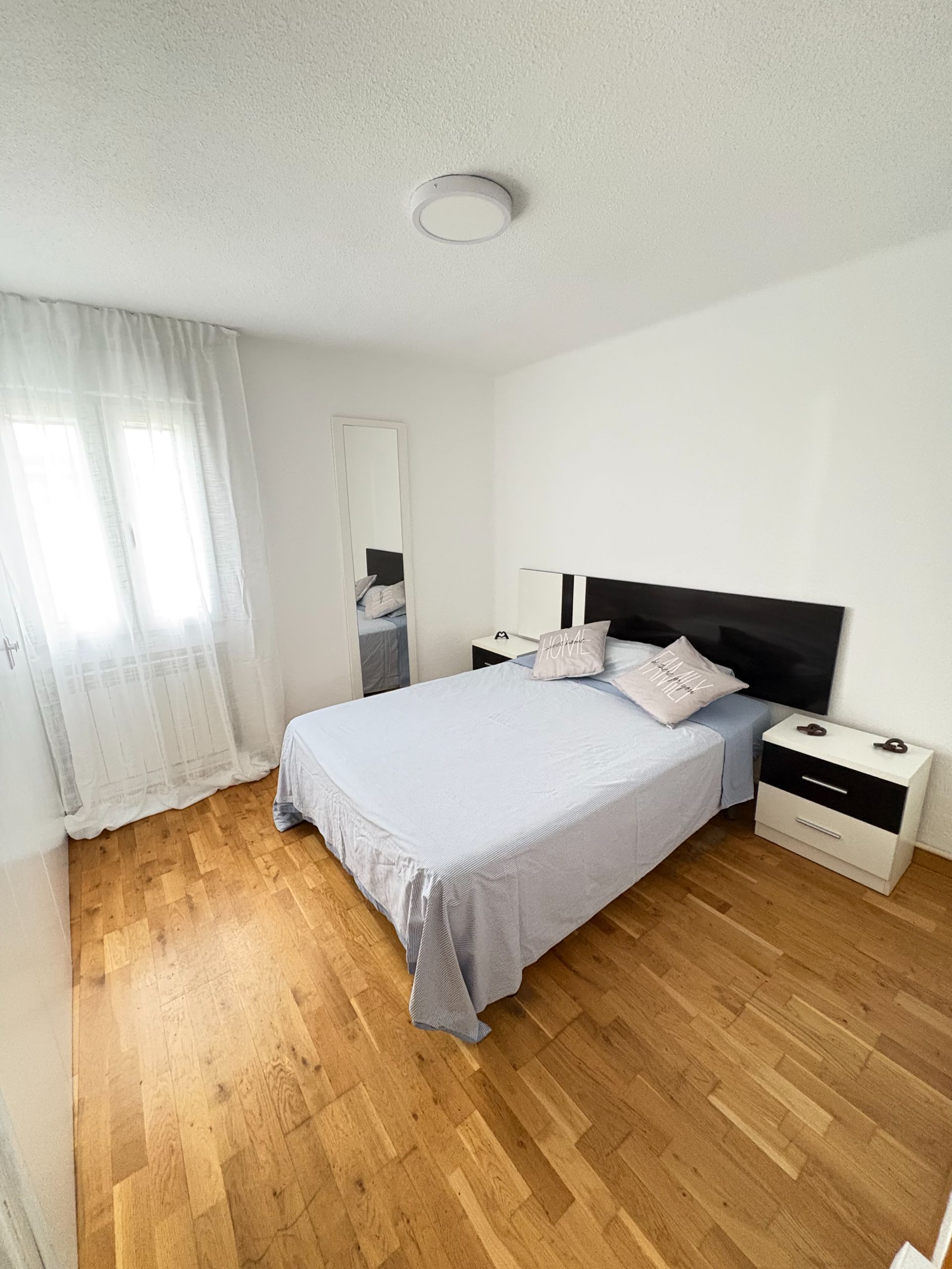 Dormitori de Pis de lloguer en Ávila Capital amb Calefacció