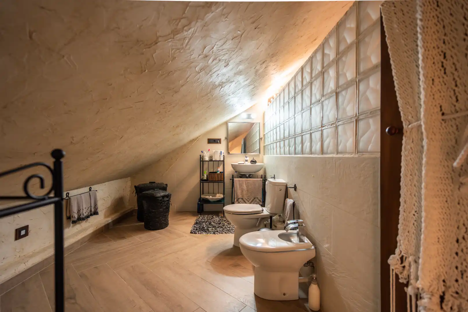 Bathroom of Houses for sale in Manzanares El Real  with Air Conditioner, Heating and Private garden