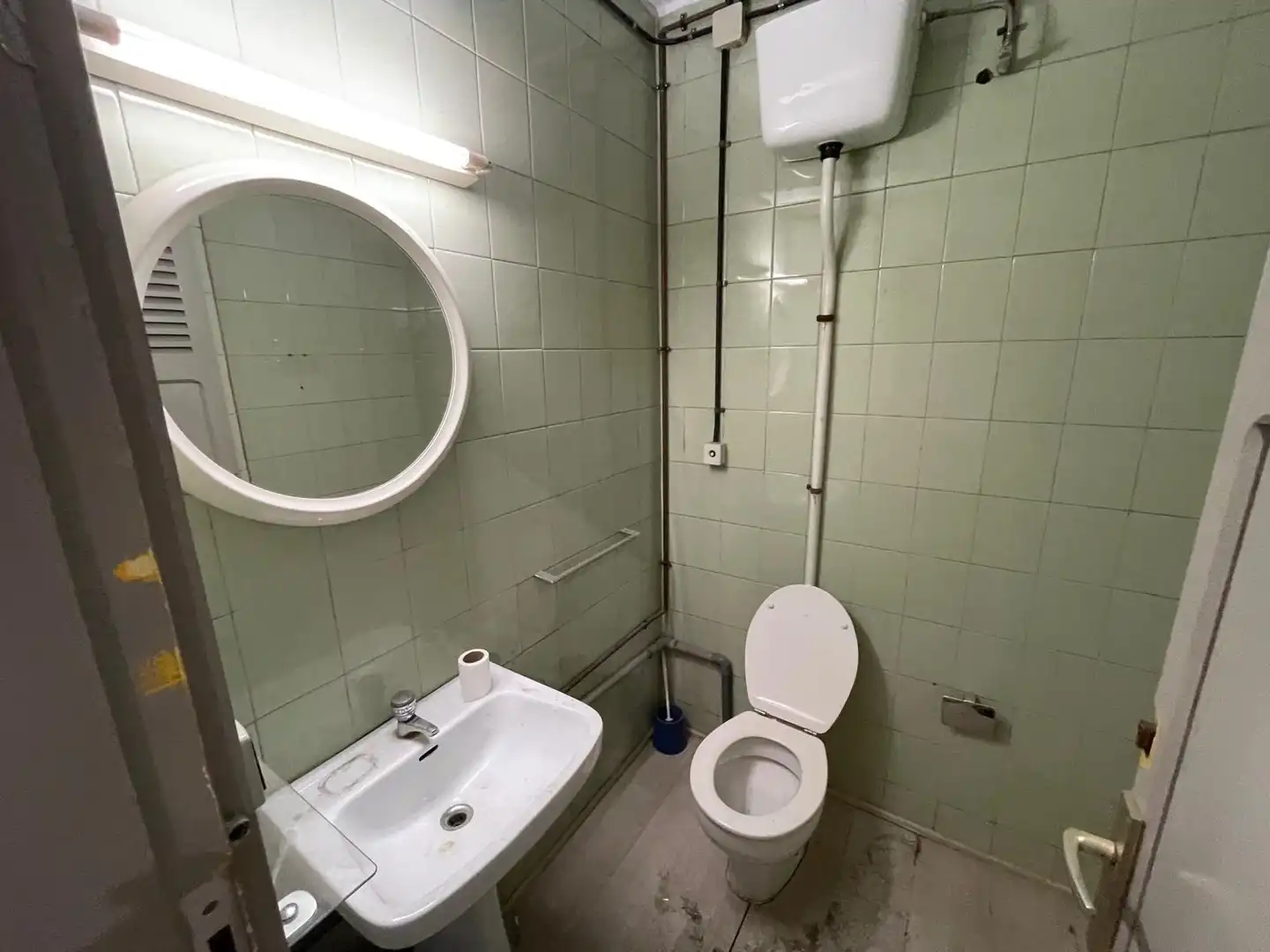 Bathroom of Industrial buildings for rent in Esparreguera