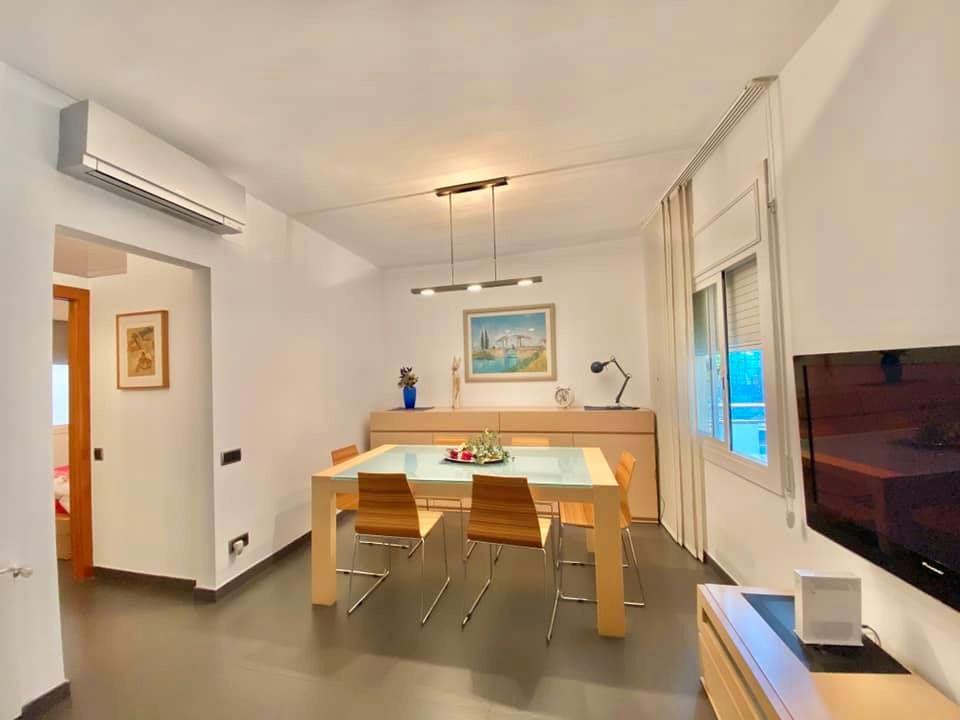 Menjador de Apartament de lloguer en  Madrid Capital amb Aire condicionat, Moblat i Es permeten mascotes