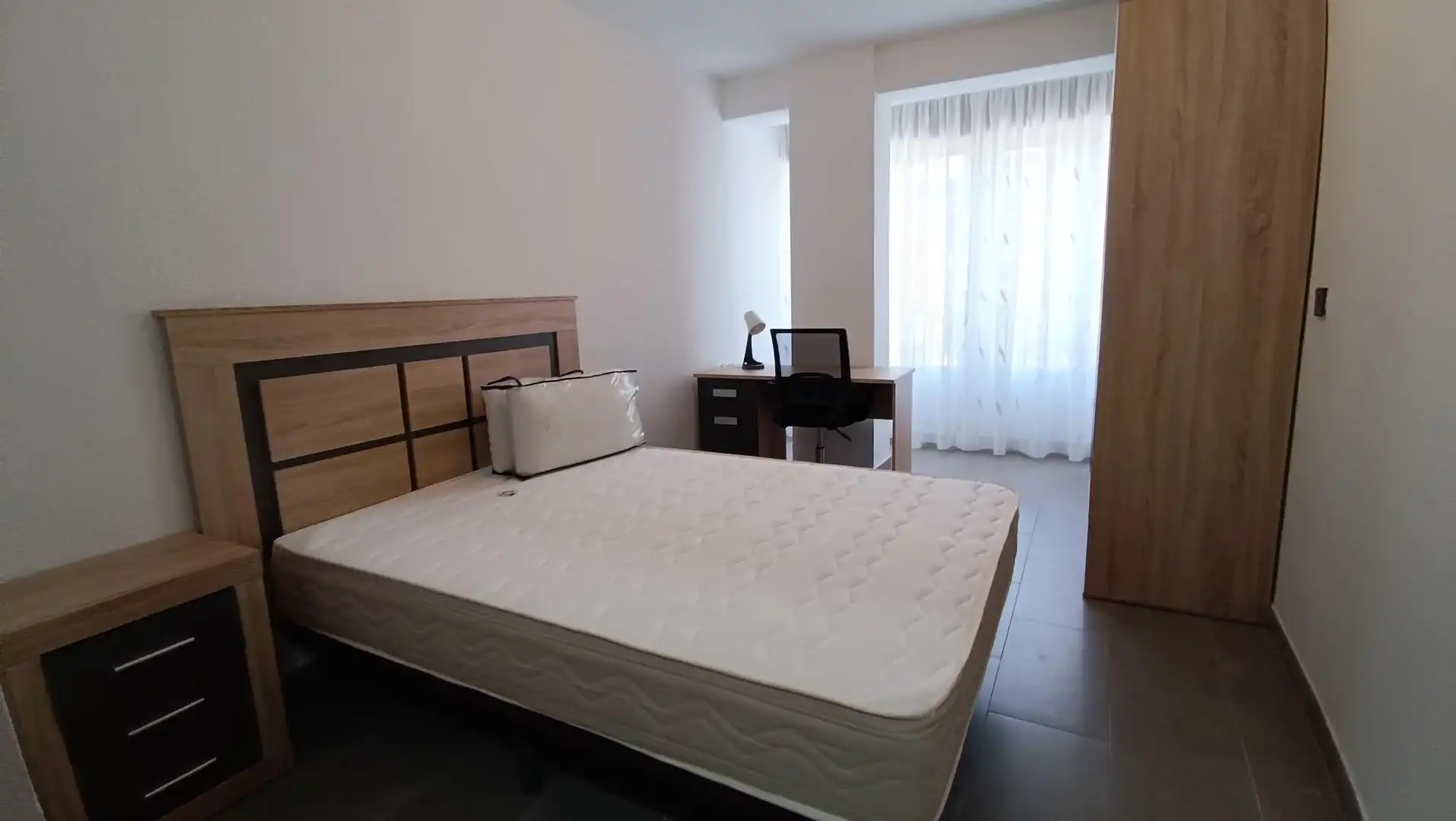 Habitación de Piso para compartir en Granada con Aire acondicionado, Terraza y Amueblado