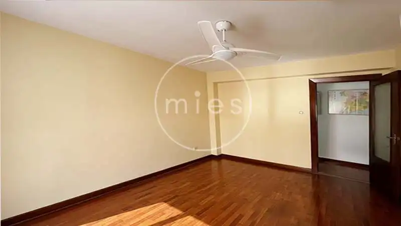 Bedroom of Flat for sale in Torrent  with Air Conditioner, Furnished and Balcony
