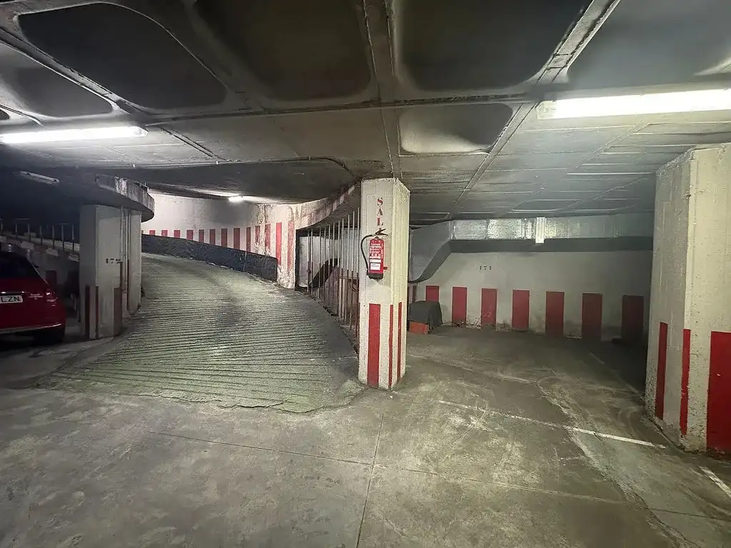 Parkplatz von Garage zum Verkauf in Ferrol