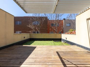 Casa con balcón en venta en Can Boada Parentes 9