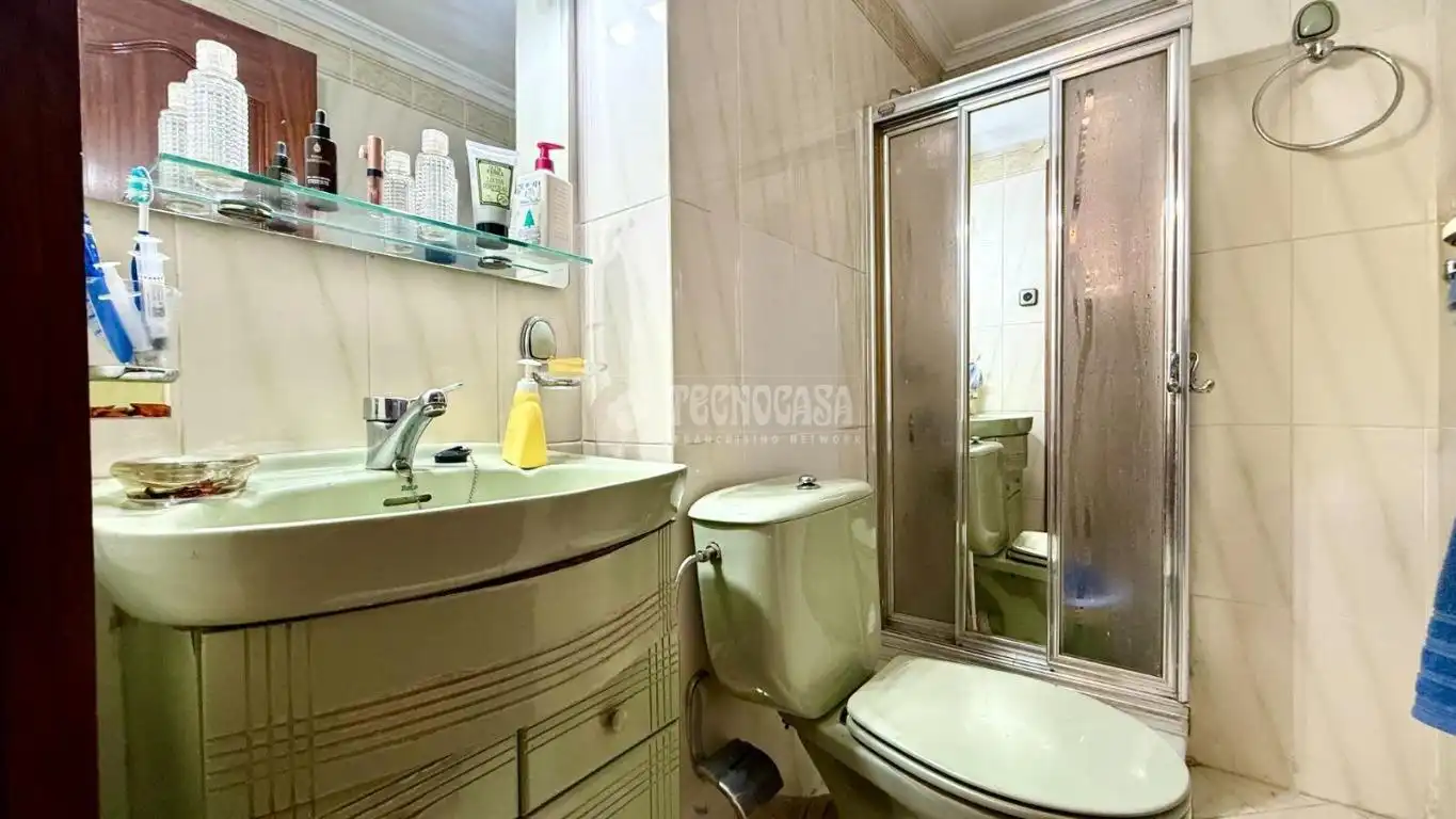 Bany de Pis en venda en Madrid amb Calefacció i Parquet