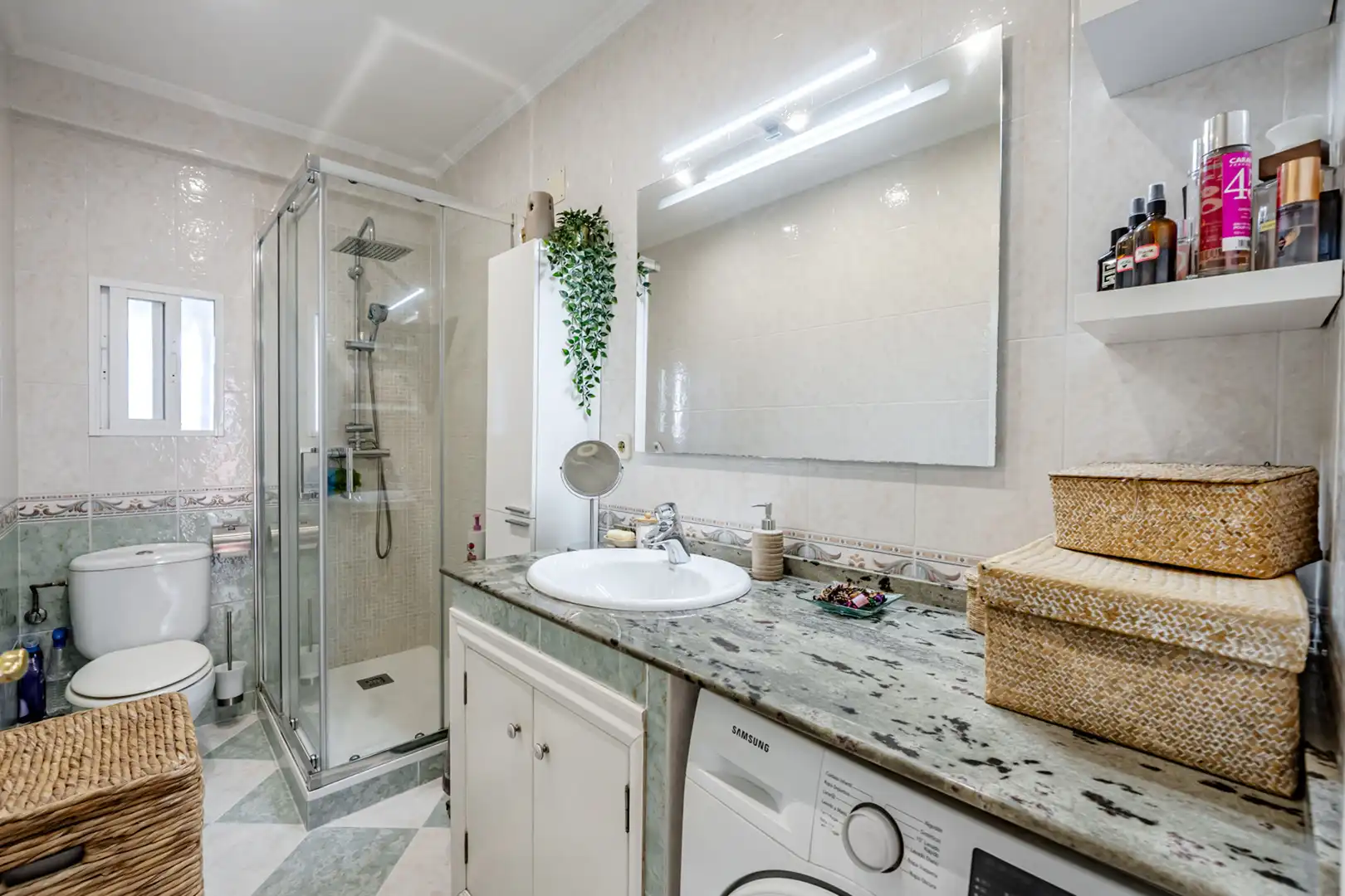 Bathroom of Flat for sale in Madrid  with Air Conditioner, Heating and Terrace
