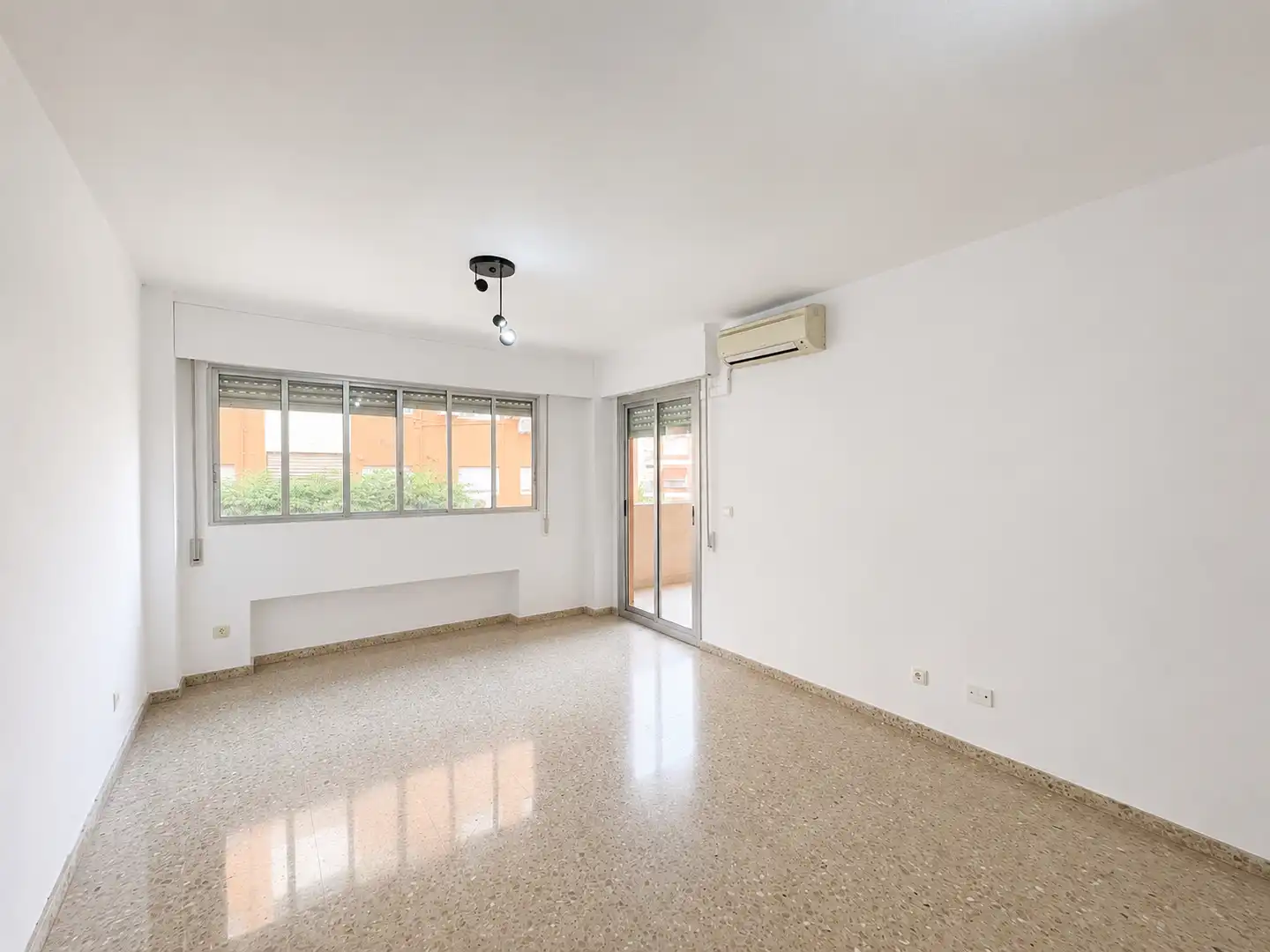 Sala d'estar de Pis en venda en Mislata amb Aire condicionat, Traster i Forn