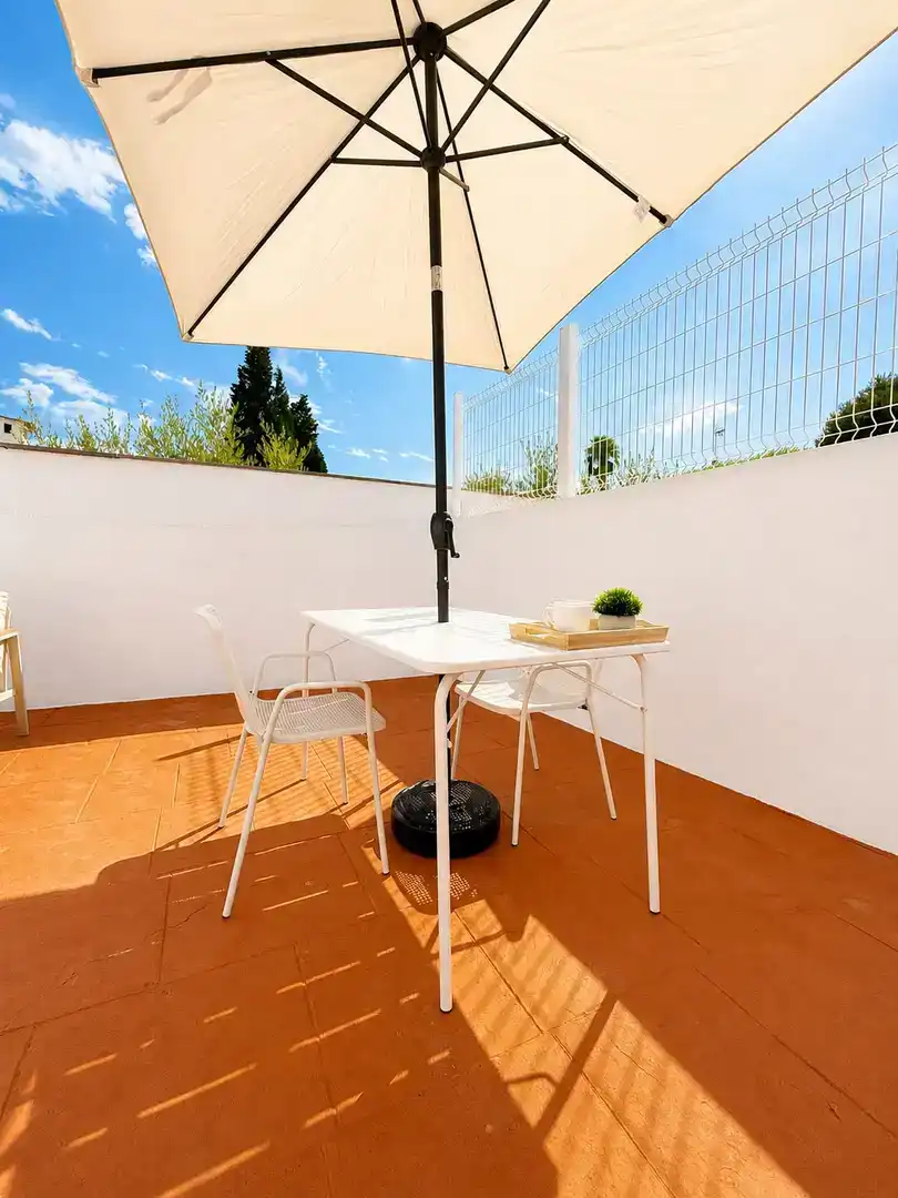 Terrasse von Einfamilien-Reihenhaus zur Miete in Almazora / Almassora mit Klimaanlage und Möbliert