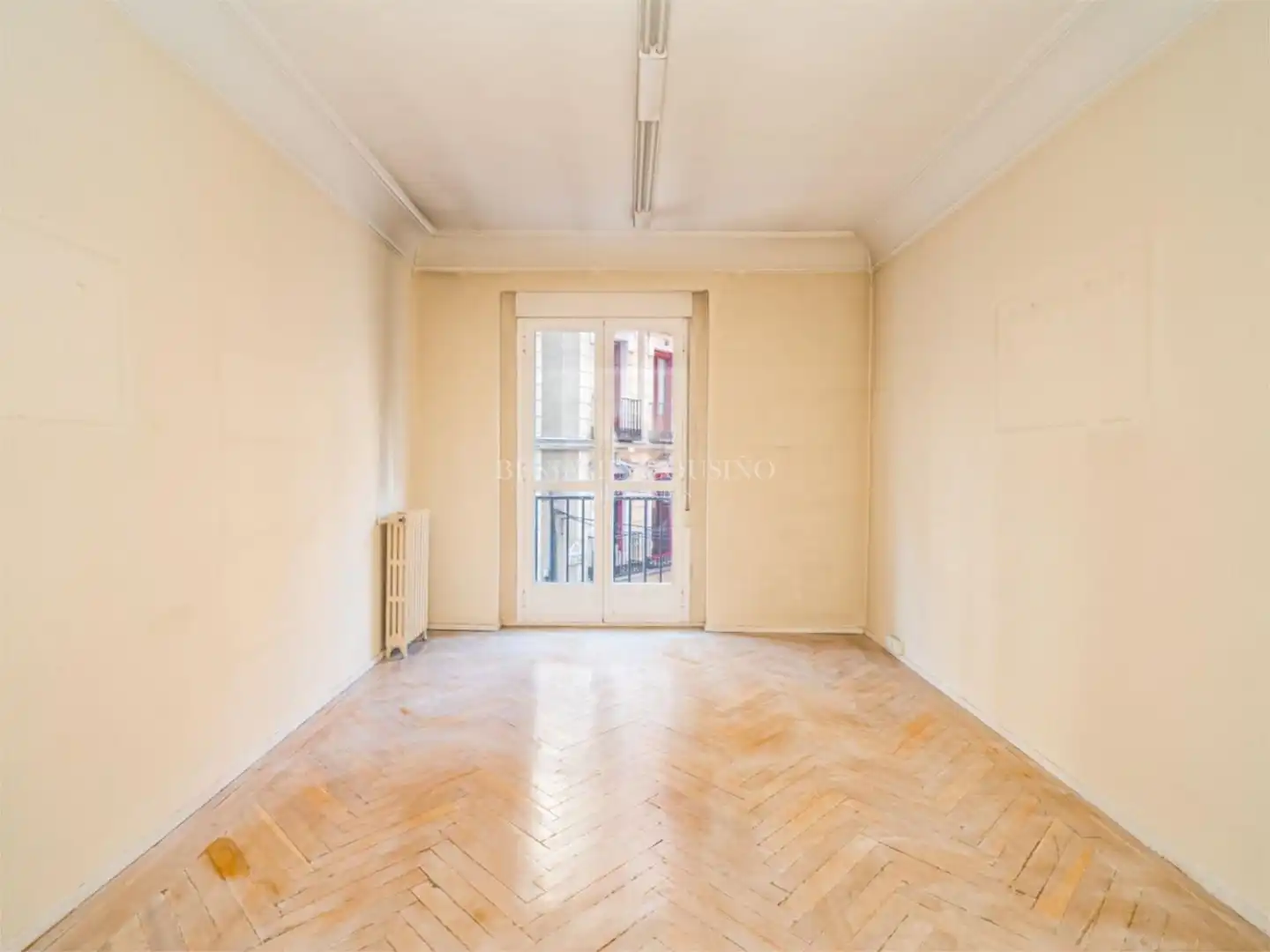 Habitación de Piso en venta en Madrid con Balcón