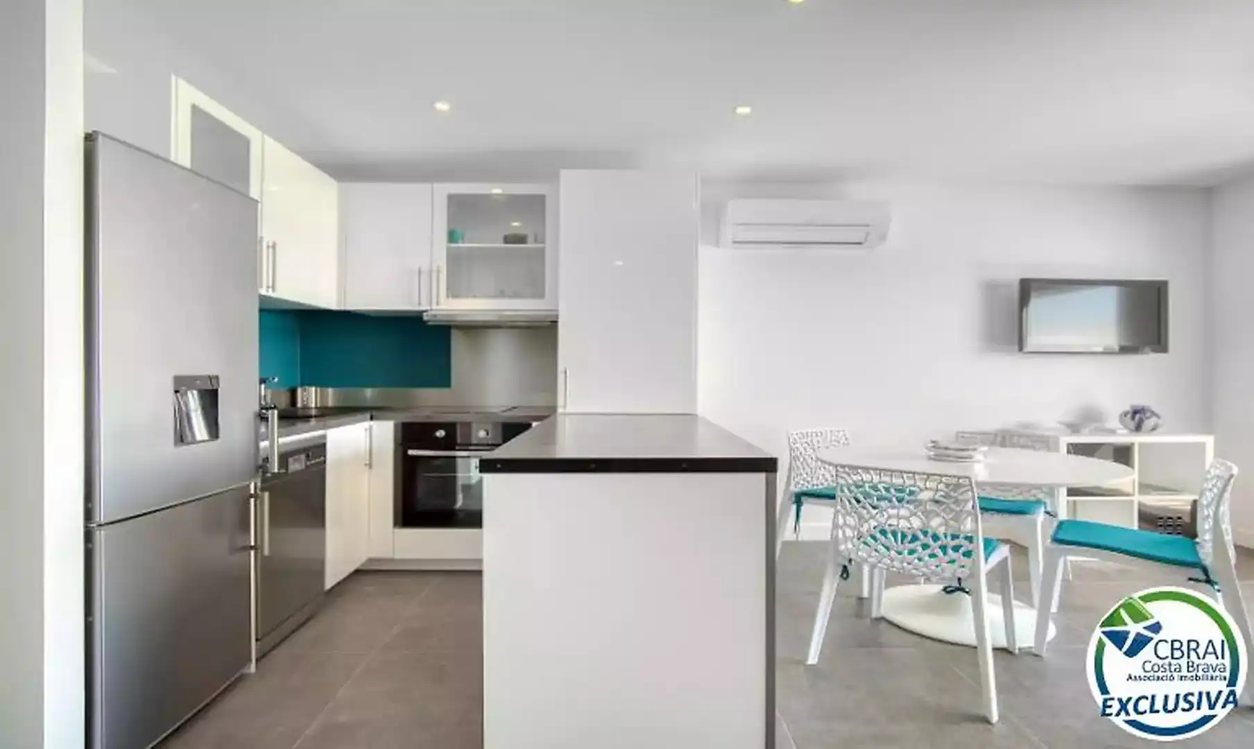 Küche von Wohnung zum Verkauf in Roses mit Klimaanlage, Heizung und Terrasse