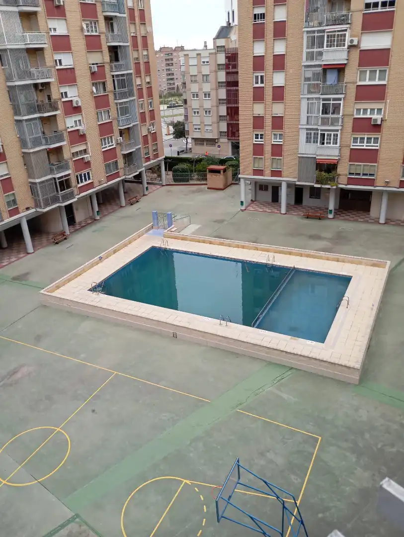 Piscina de Piso en venta en Zaragoza con Calefacción, Jardín privado y Terraza