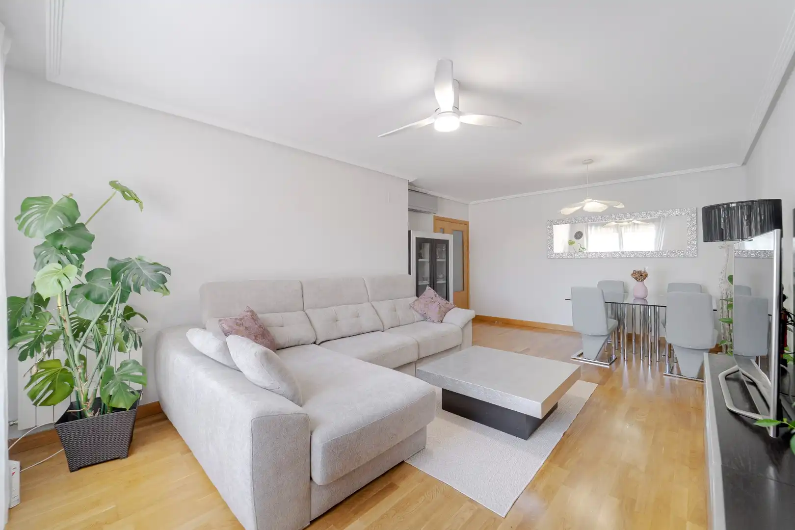 Living room of Flat for sale in Móstoles  with Air Conditioner, Heating and Private garden