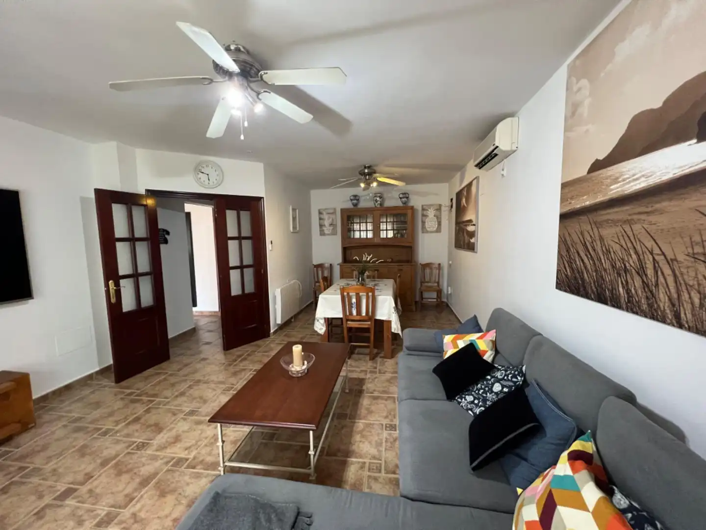 Sala d'estar de Casa o xalet de lloguer en Chiclana de la Frontera amb Aire condicionat, Jardí privat i Terrassa