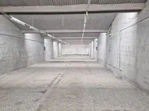 Parkplatz von Fabrikhallen zum Verkauf in Santa Maria d'Oló mit Alarm