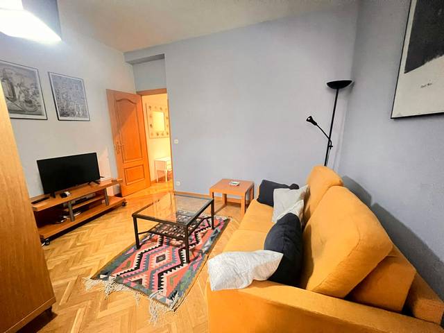 Piso en Alquiler en N/A en Cortes - Huertas