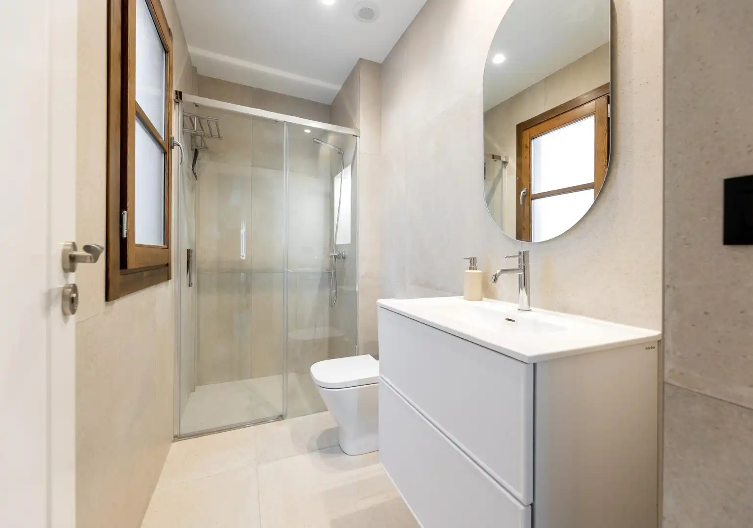 Bathroom of Apartments for rent in Granada  with Air Conditioner, Heating and Furnished