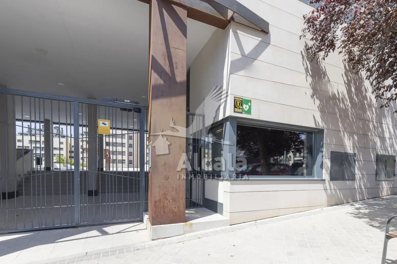 Vista exterior de Àtic en venda en Rivas-Vaciamadrid amb Aire condicionat, Calefacció i Jardí privat