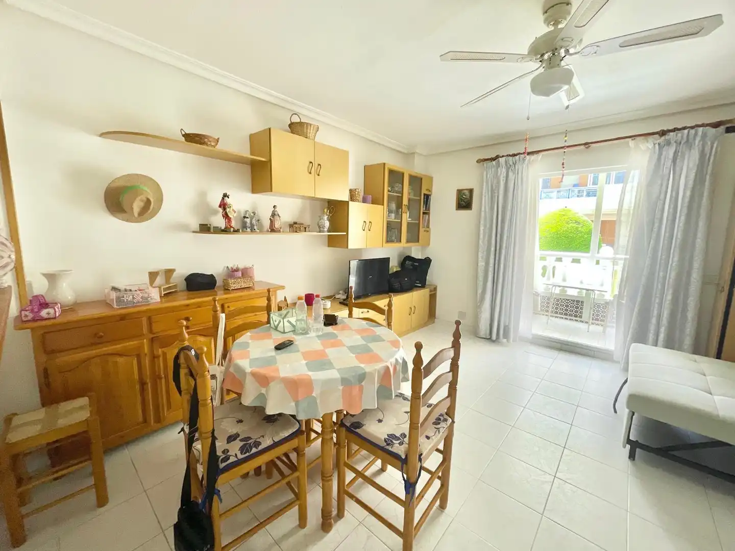 Wohnzimmer von Wohnung zur Miete in Torrevieja mit Klimaanlage, Heizung und Schwimmbad