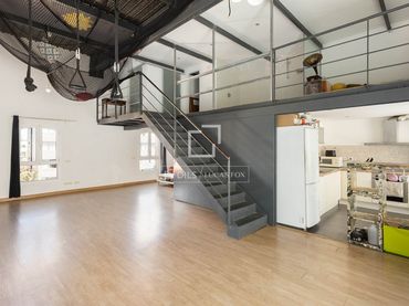 Flat with lift for sale in Sant Martí