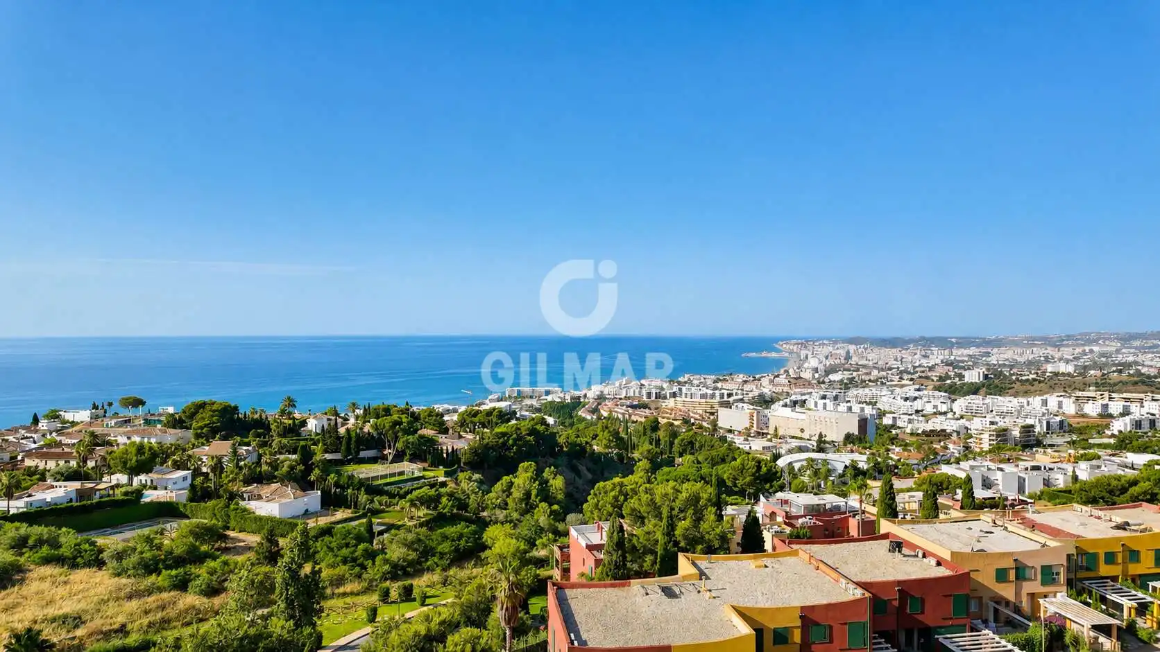 Vista exterior de Ático en venta en Benalmádena con Calefacción, Jardín privado y Trastero