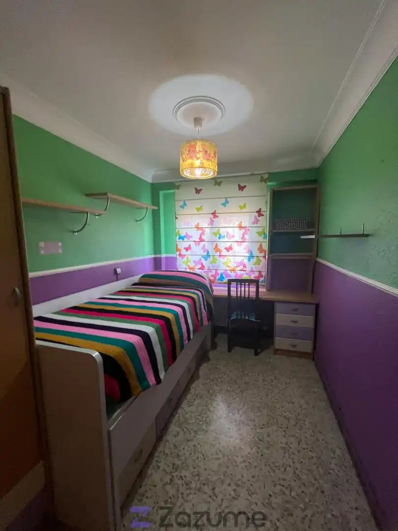 Schlafzimmer von Wohnung zur Miete in Zaragoza mit Klimaanlage, Heizung und Möbliert