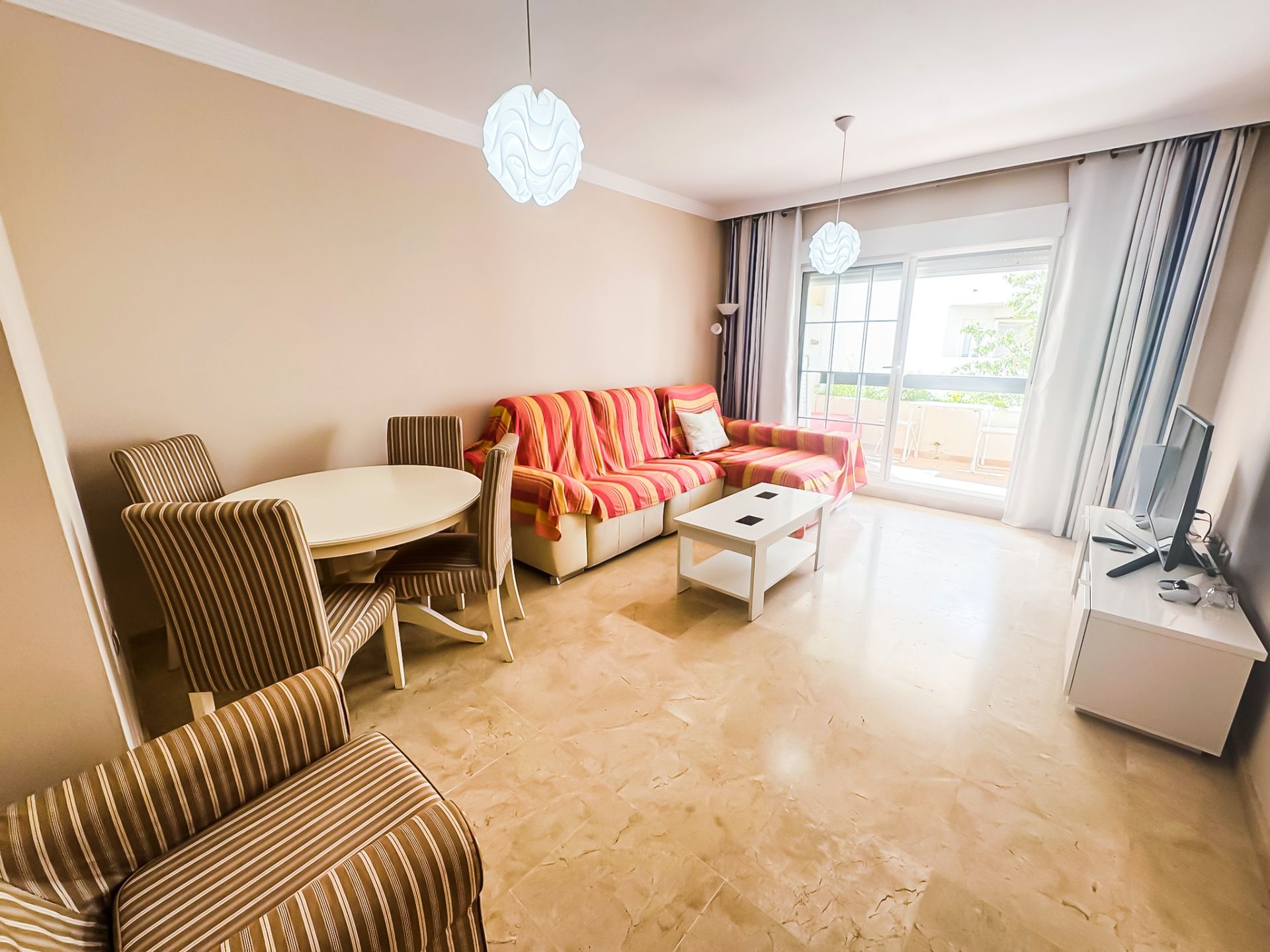 Sala d'estar de Apartament en venda en Manilva amb Aire condicionat, Calefacció i Terrassa