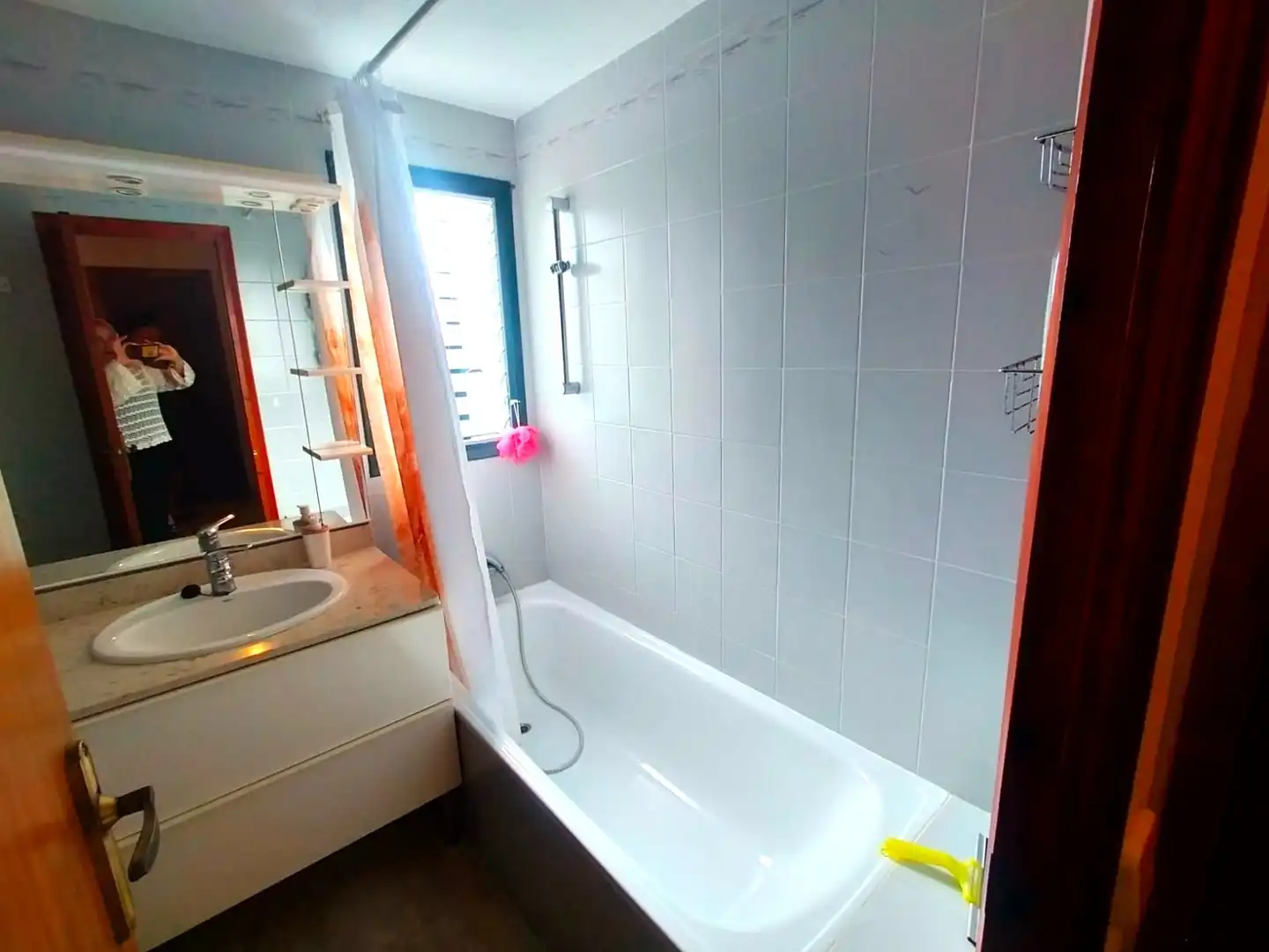 Baño de Casa adosada de alquiler en El Vendrell con Aire acondicionado, Jardín privado y Terraza