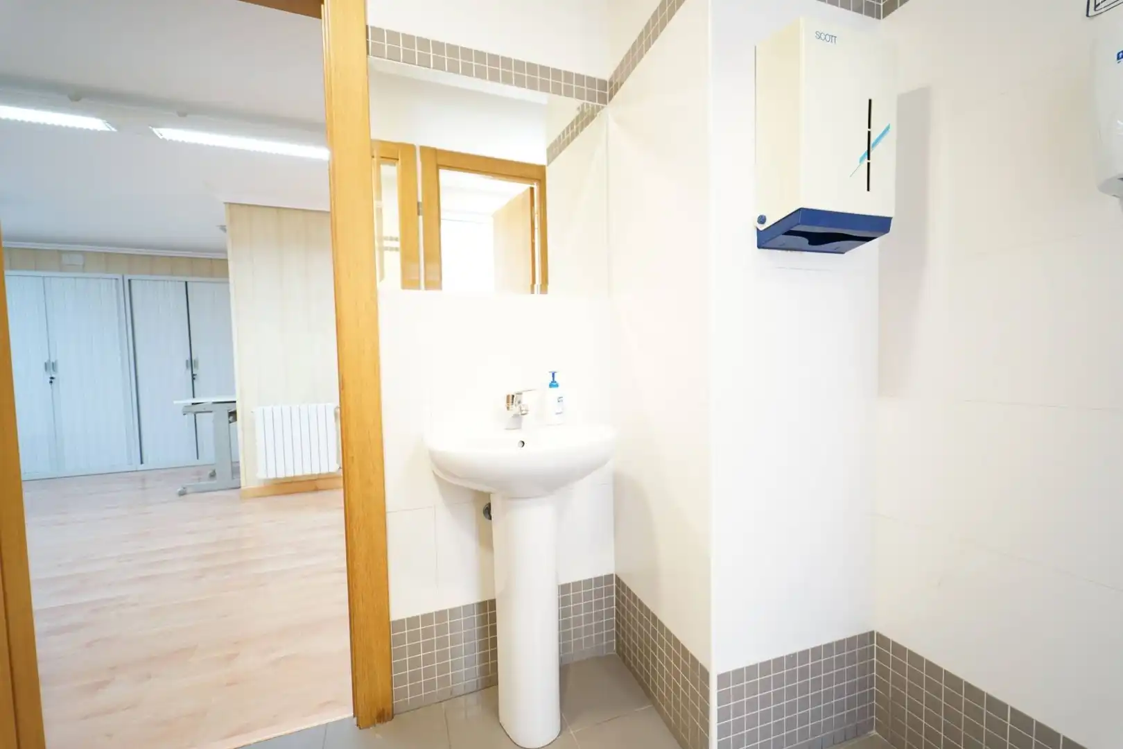 Baño de Oficina en venta en Santander con Aire acondicionado, Calefacción y Trastero
