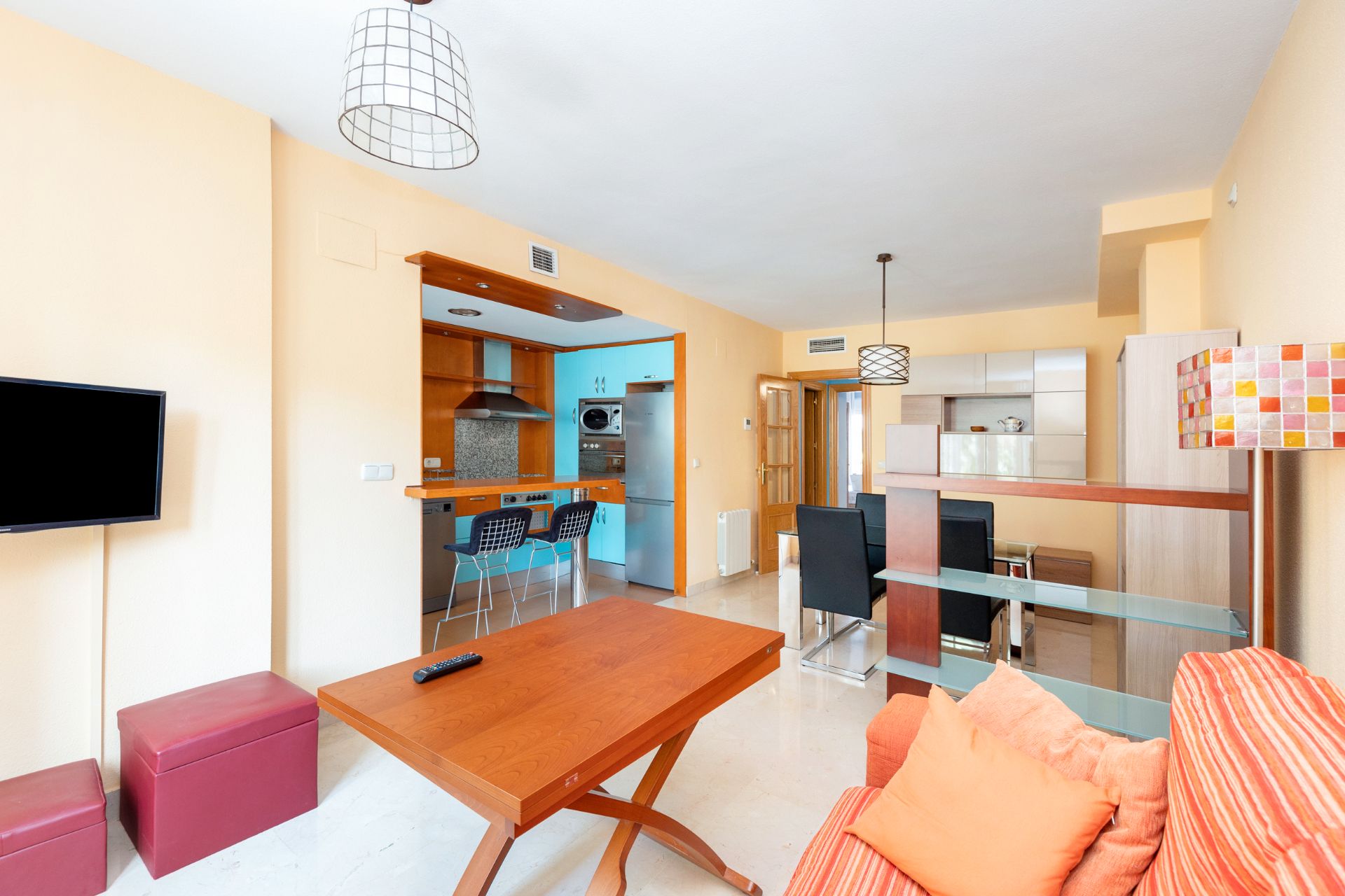 Sala d'estar de Apartament de lloguer en  Granada Capital amb Aire condicionat, Moblat i Forn