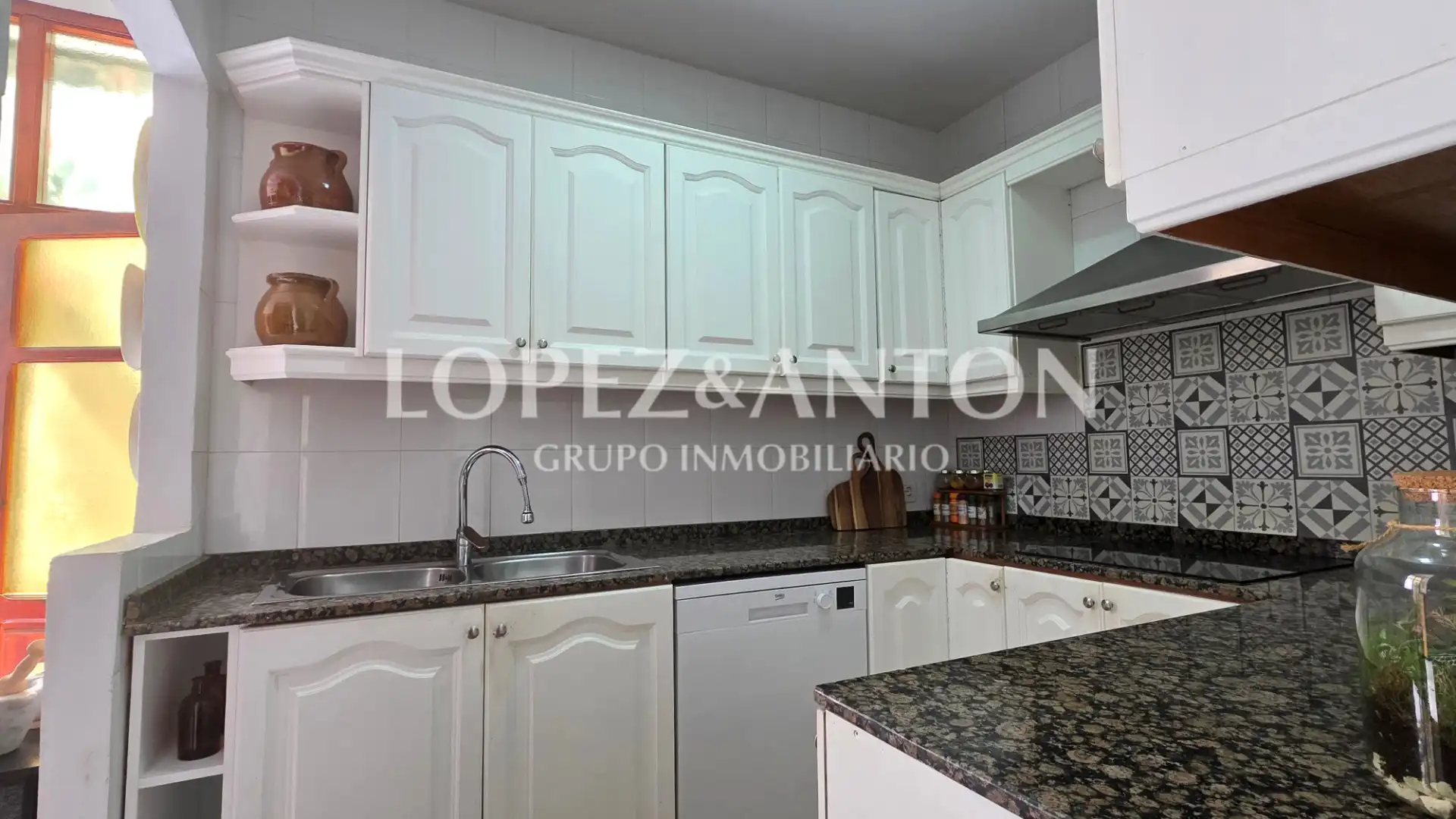 Kitchen of Detached homes for sale in La Pobla de Vallbona  with Air Conditioner, Terrace and Swimming Pool