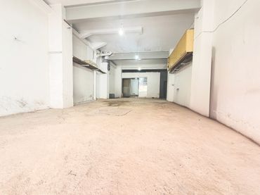 Locale commerciale in vendita a Carrer Juan Sebastián Elcano 32