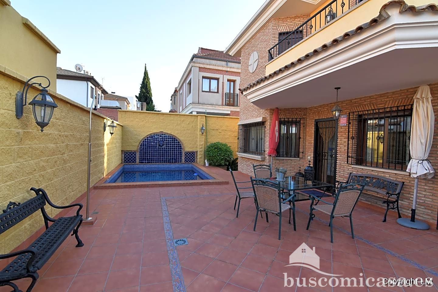 Vista exterior de Casa o xalet en venda en Linares amb Aire condicionat, Calefacció i Jardí privat