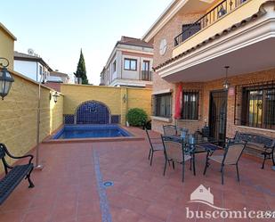 Vista exterior de Casa o xalet en venda en Linares amb Aire condicionat, Calefacció i Jardí privat