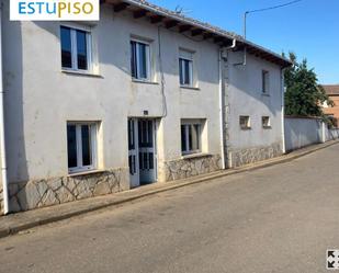 Vista exterior de Casa o xalet en venda en Valdepolo amb Calefacció i Jardí privat