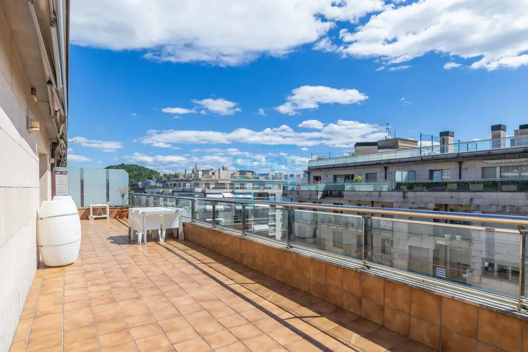 Terrassa de Pis en venda en Donostia - San Sebastián  amb Aire condicionat, Calefacció i Terrassa